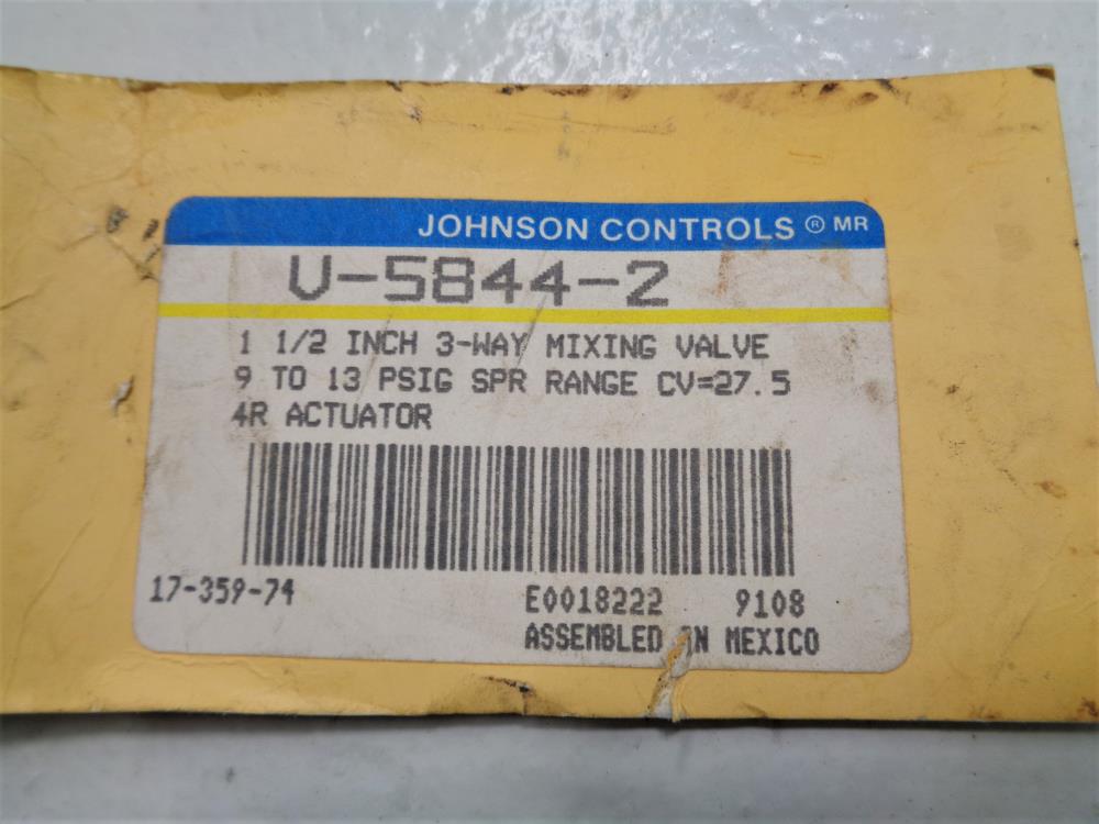 Johnson Controls 1.5" NPT 3 -Way Mixing Valve V-5844-2 W/ Actuator 4R